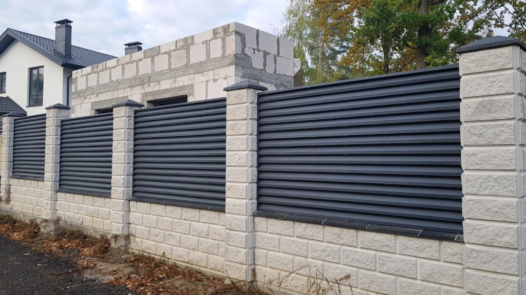 ogrodzenie panelowe z podmurówką